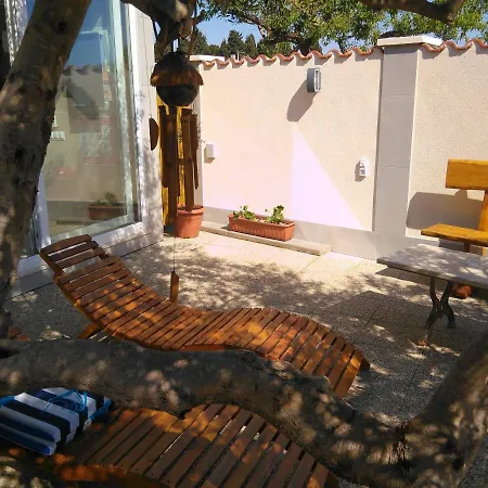 Manora Guest Pool House Sućuraj