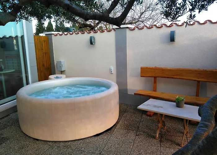 بيت للعطل Manora Guest Pool House Sućuraj