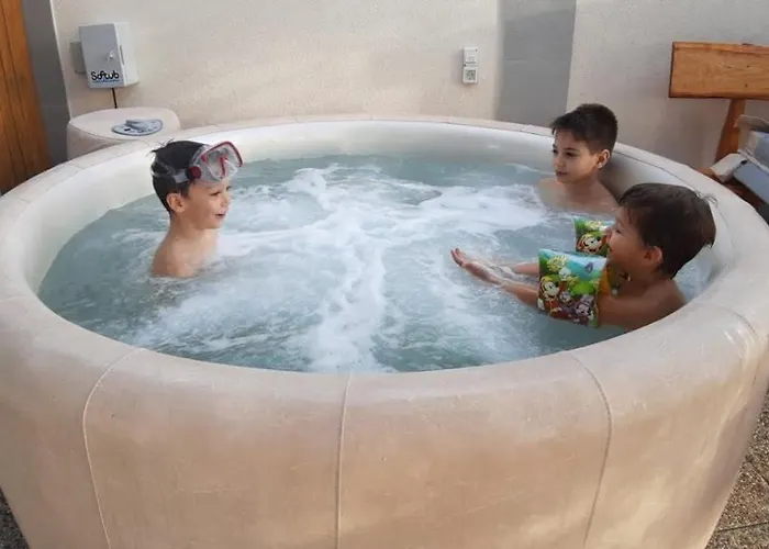 Manora Guest Pool House بيت للعطل