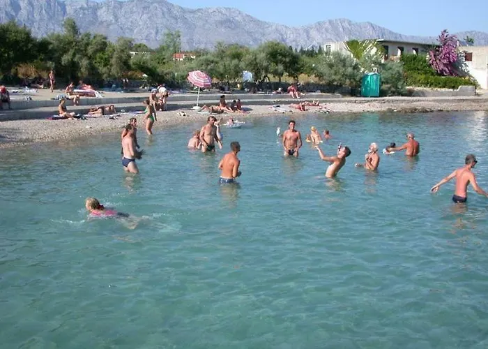 Manora Guest Pool House *