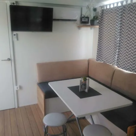 Manora Guest Pool House *