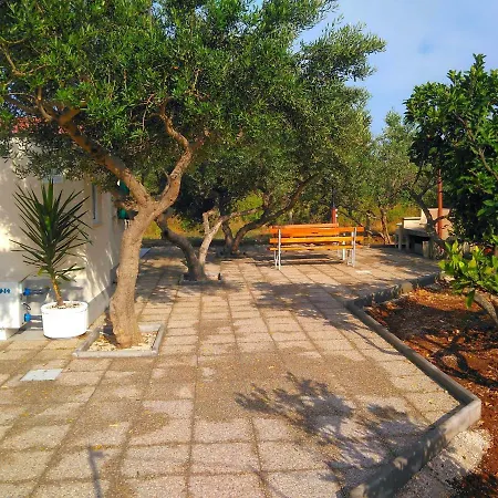 Manora Guest Pool House * Sućuraj