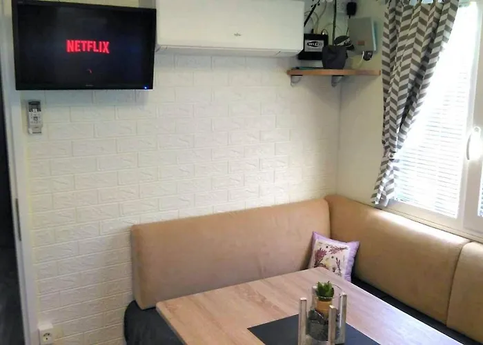 Manora Guest Pool House * Sućuraj