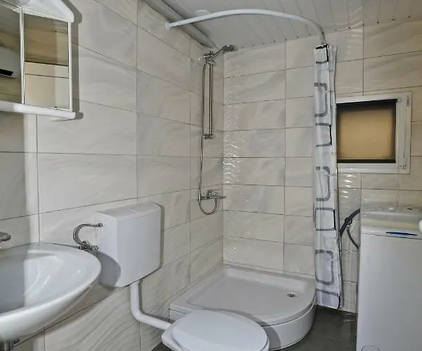 Manora Guest Pool House Sućuraj