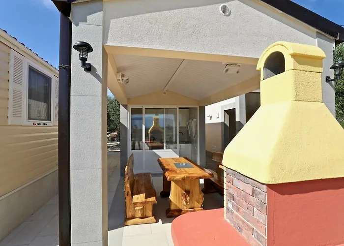 Manora Guest Pool House *