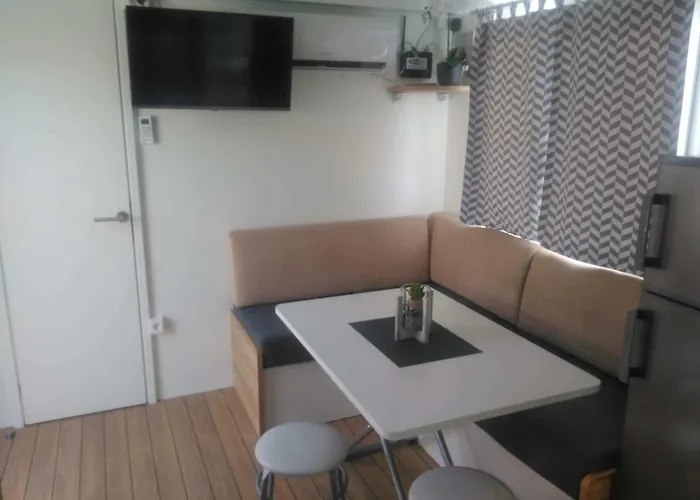 Manora Guest Pool House *