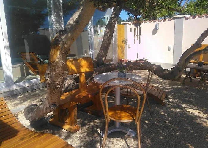 Manora Guest Pool House Sućuraj