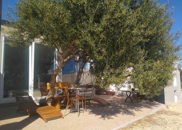 Manora Guest Pool House 펜션 *