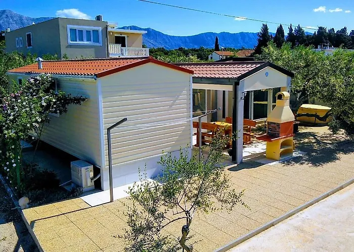 Manora Guest Pool House 펜션 Sućuraj