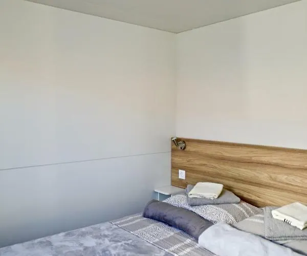 펜션 Manora Guest Pool House *